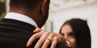 5. Jak dbać o skórki wokół paznokci?