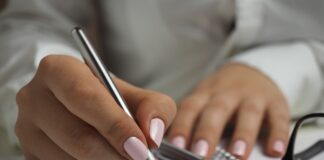 3. Jak dbać o paznokcie po nałożeniu lakieru hybrydowego?