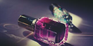 9. Jakie są najważniejsze składniki lakiery hybrydowego i jak wpływają na paznokcie?