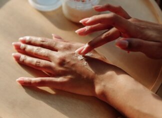 8. Czy matowe lakiery do paznokci są bezpieczne dla paznokci?