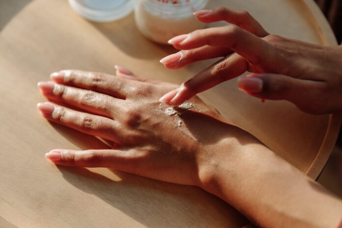 8. Czy matowe lakiery do paznokci są bezpieczne dla paznokci?