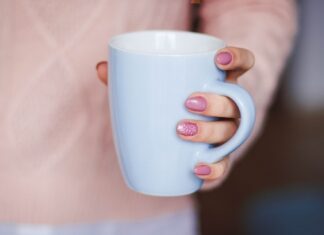 10. Jak łączyć kolory matowych lakierów do paznokci?