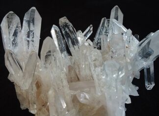 Czy można podłączyć agregat prądotwórczy do gniazdka w domu?