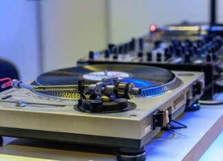 Co oznacza żółta kontrolka z kluczykiem?