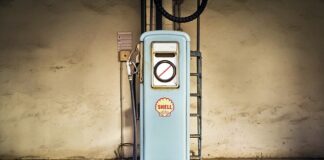 Co napędza pompę wspomagania?