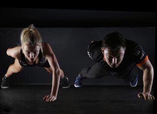 Gdzie jest pompka spryskiwacza Clio 2?